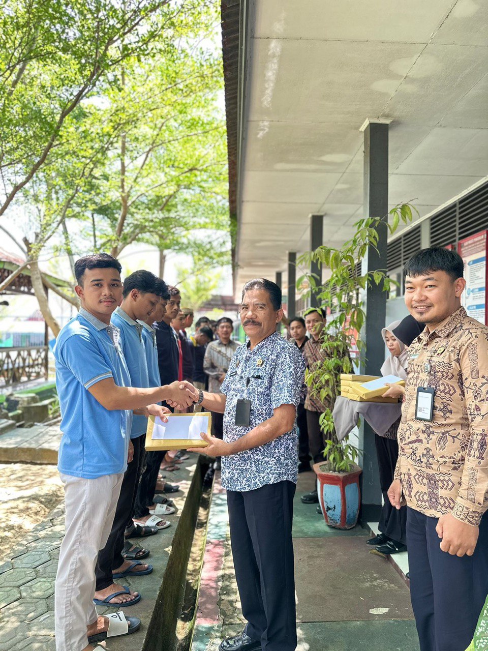 Bangun Semangat Pembinaan, Lapas Polewali Salurkan Premi dan THR Bagi Tamping